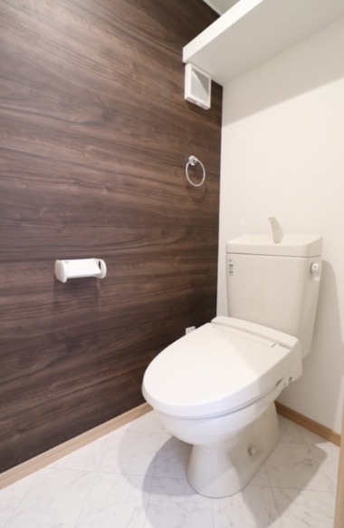 トイレ　ウォシュレット完備です。