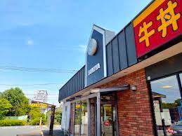 飲食店　すき家（飲食店）まで649m