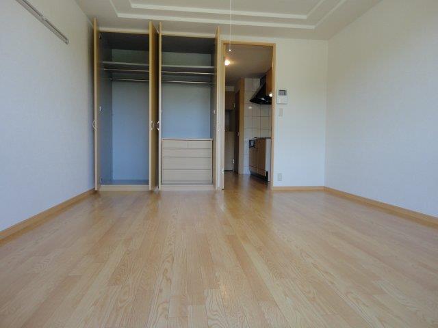 収納　洋室(収納家具付き)