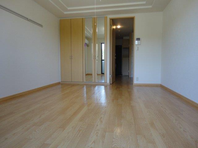 居室・リビング　洋室(姿鏡付きＣＬ)