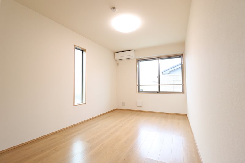 居室・リビング　大きな開口部が特徴的な約7.5帖の居室です。