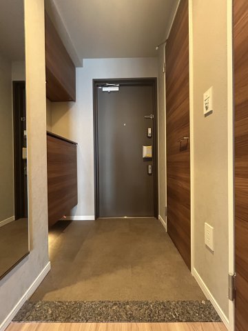 玄関　リビエナ　グラン　新梅田　玄関