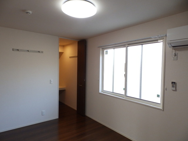 その他部屋・スペース　洋室６．８帖（エアコン・照明）