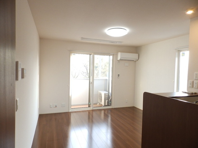 居室・リビング　ＬＤＫ１１帖（エアコン・照明・室内物干し・ＩＨクッキングヒー