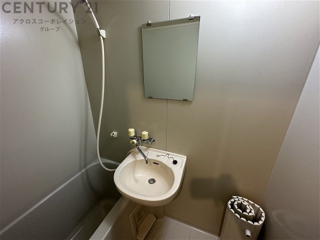 洗面設備　浴室内に洗面台付き！