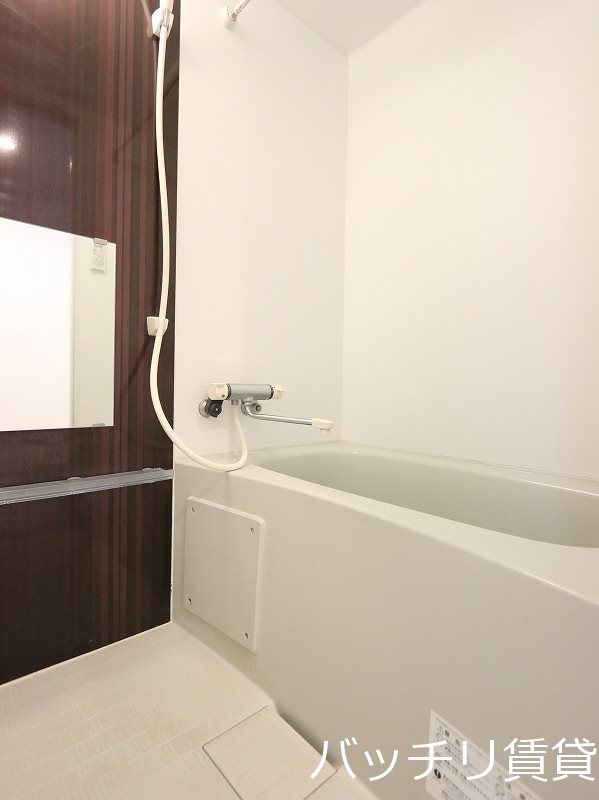 バス・シャワールーム　別号室写真の為現況を優先致します。