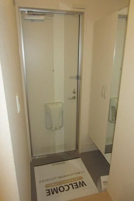 玄関　鏡あります。