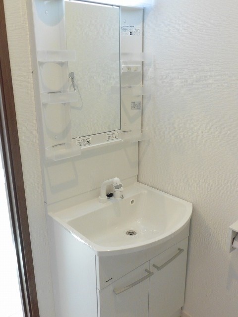 洗面設備　独立洗面台、朝の身支度には欠かせません