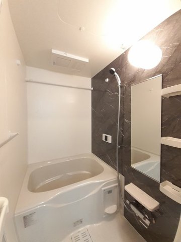 バス・シャワールーム　落ち着いた空間のお風呂です