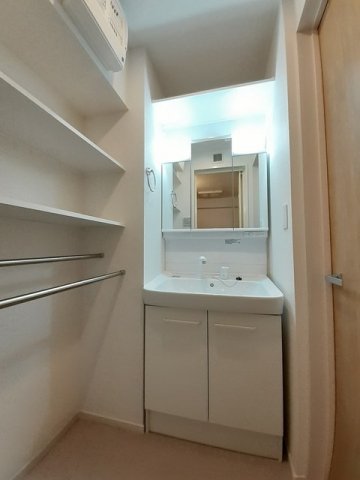 洗面設備　広い洗面スペース