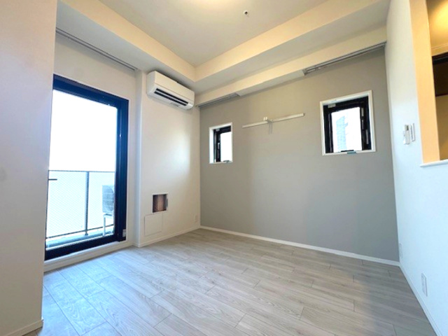 居室・リビング　※別部屋の参考写真です。