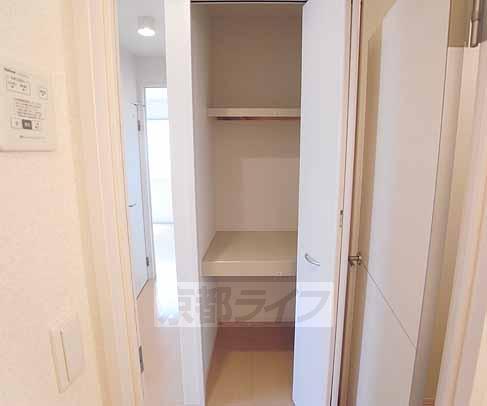 収納　廊下にコンパクト収納！