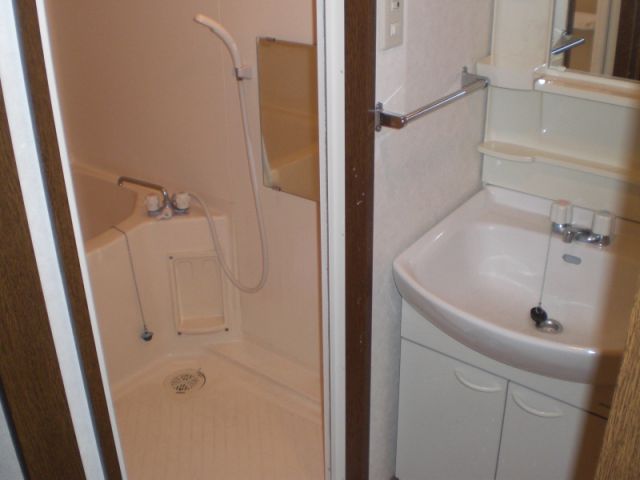 眺望　女性に人気の独立洗面化粧台です。