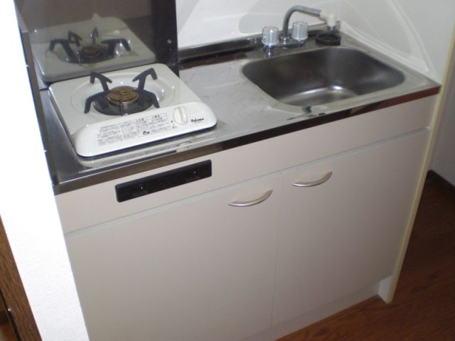 キッチン　一人暮らしに最適な１口ガスコンロのシステムキッチンです。