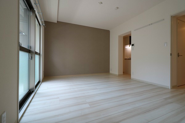 居室・リビング　朝の光が差し込む東向きのリビングです。