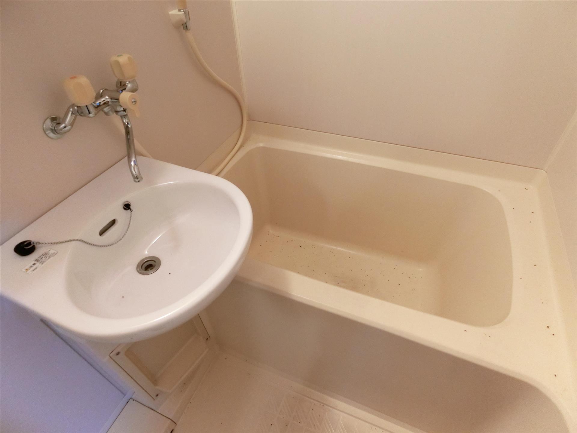 バス・シャワールーム　いつでもすぐに入浴できるシャワー付きバスルーム♪