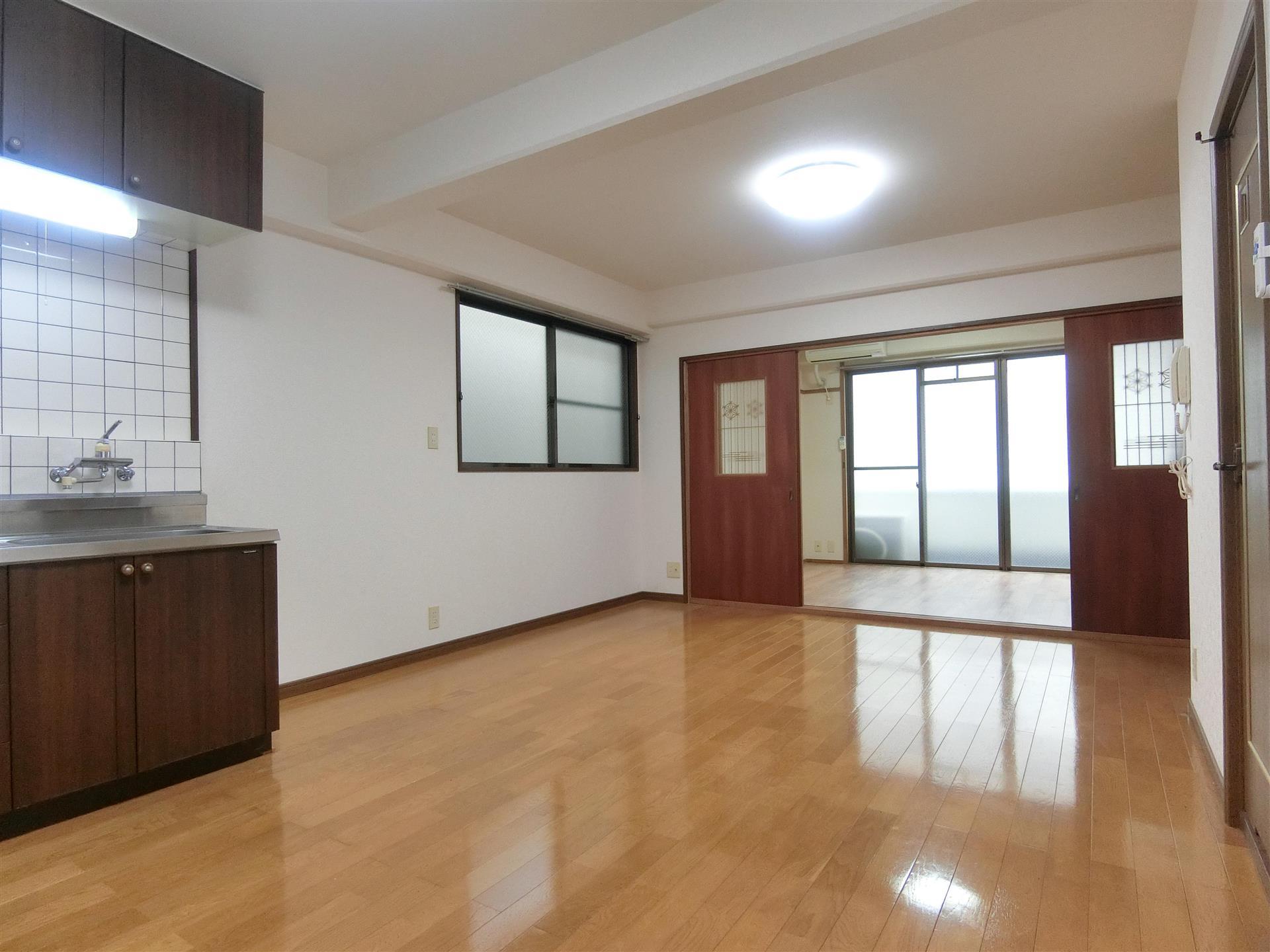 居室・リビング　お掃除もしやすいフローリングのお部屋♪