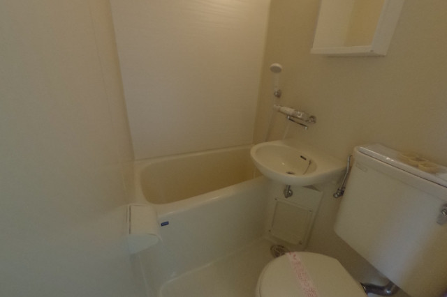 バス・シャワールーム　2019年12月撮影※現況を優先します