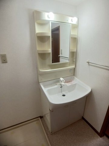 洗面設備　コンパクトで使いやすい洗面所