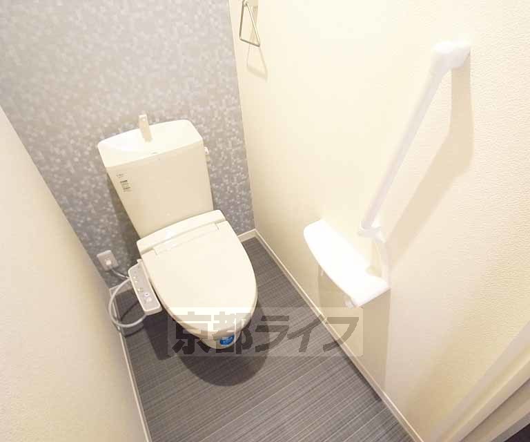 トイレ　ウォシュレット付きです。