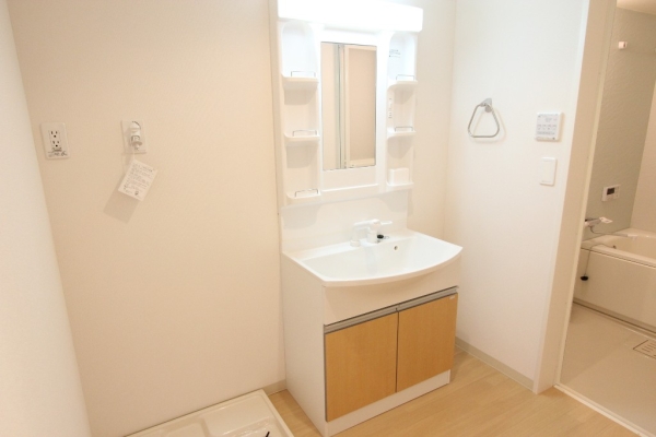 その他部屋・スペース　独立洗面台で朝の準備も快適です♪