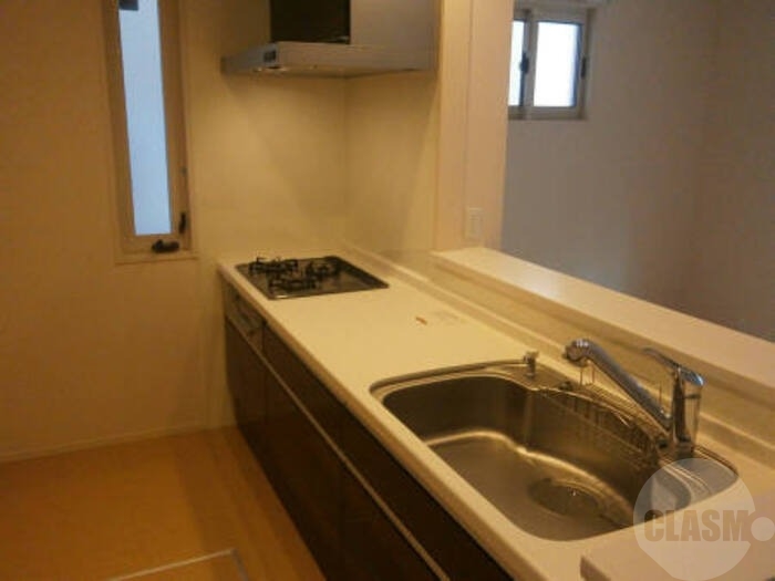 キッチン　グリル付き３口コンロのシステムキッチン