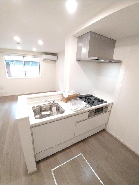 キッチン　建築中の写真となります。