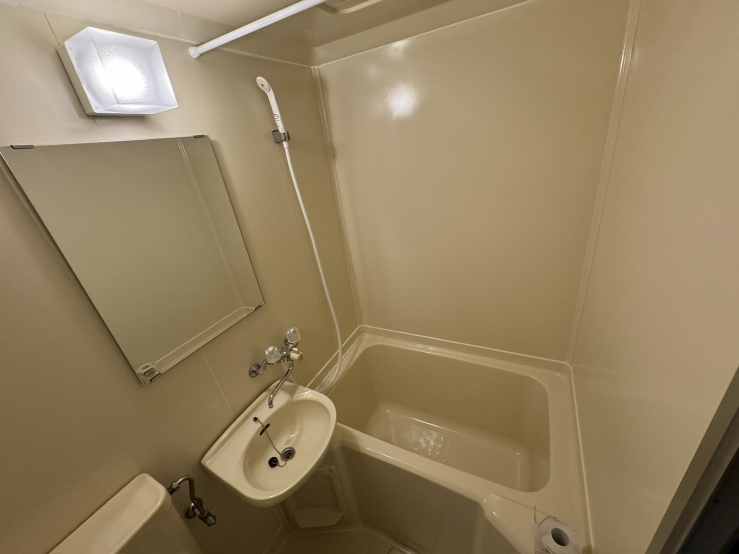 バス・シャワールーム　コンパクトで使いやすいお風呂です