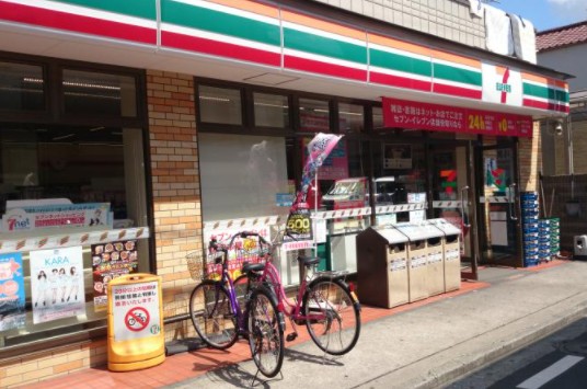 コンビニ　セブンイレブン 横浜六角橋2丁目店（コンビニ）まで393m