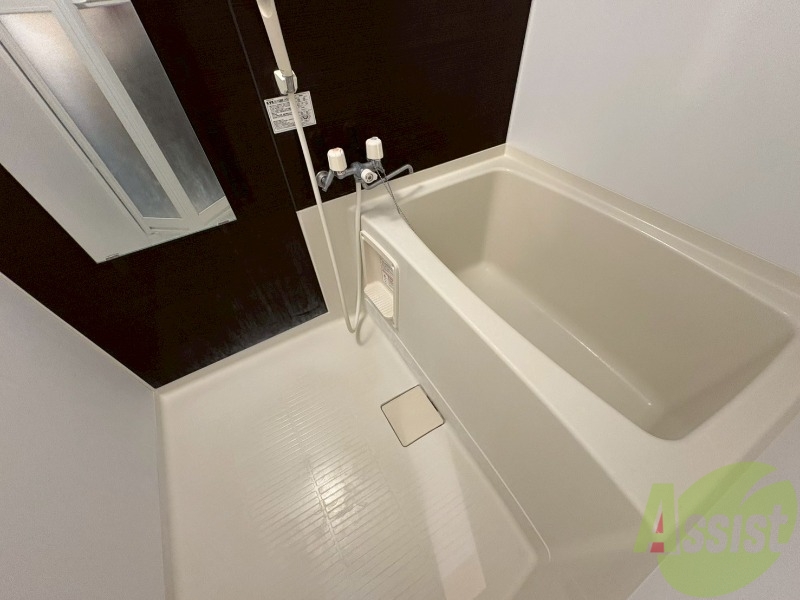 バス・シャワールーム　お風呂になります。一日の疲れを癒してくださいね。