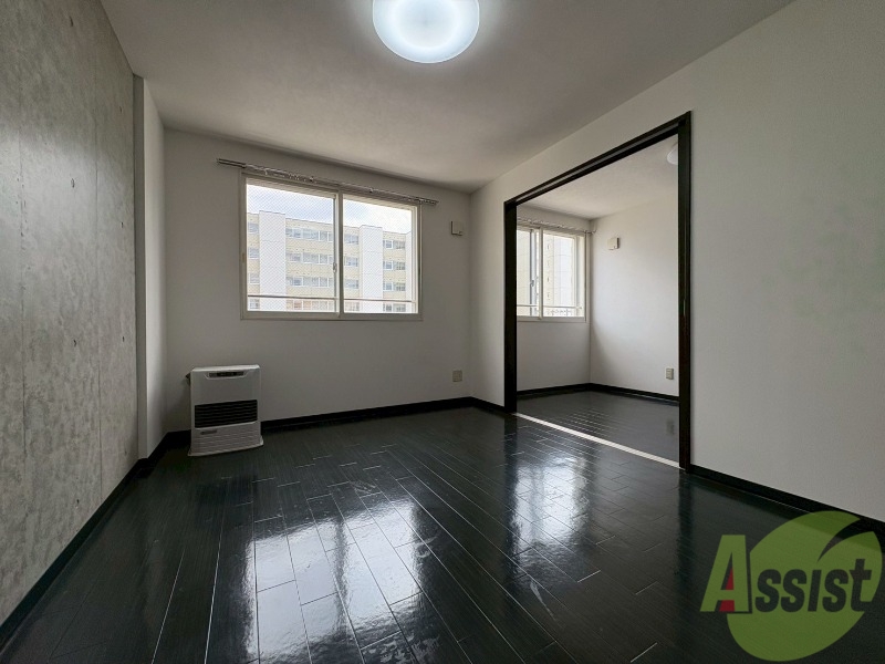 居室・リビング　広くてキレイなお部屋が広がっていて、充実した生活が送れそう。