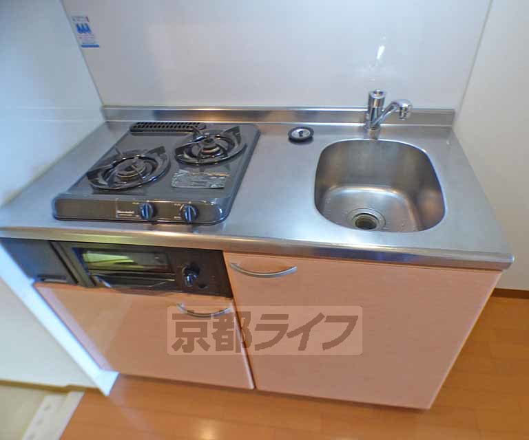 キッチン　ワイドサイズのシステムキッチンです。