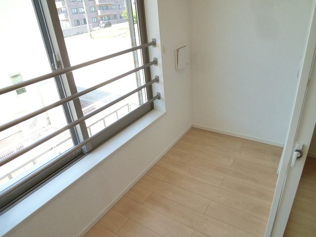 バルコニー　こちらサンルームになります