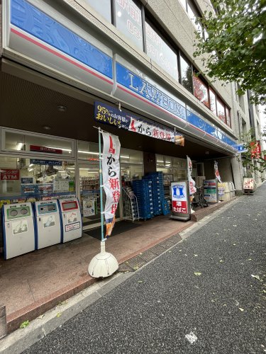 コンビニ　ローソン 南大塚三丁目店（コンビニ）まで56m