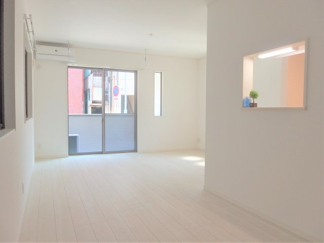 居室・リビング　エアコン1台付き・室内物干しあり