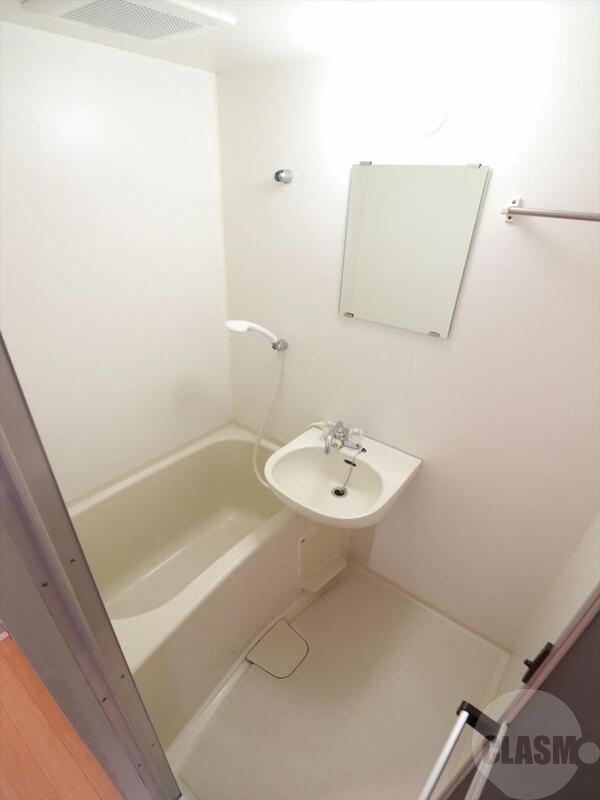 バス・シャワールーム　清潔感のあるバスルーム