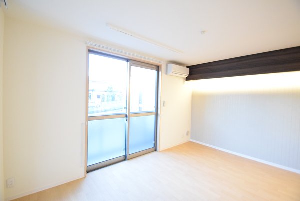 居室・リビング　おしゃれなダウンライトついてます