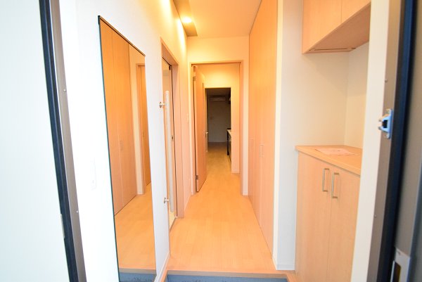 玄関　姿見がついてます