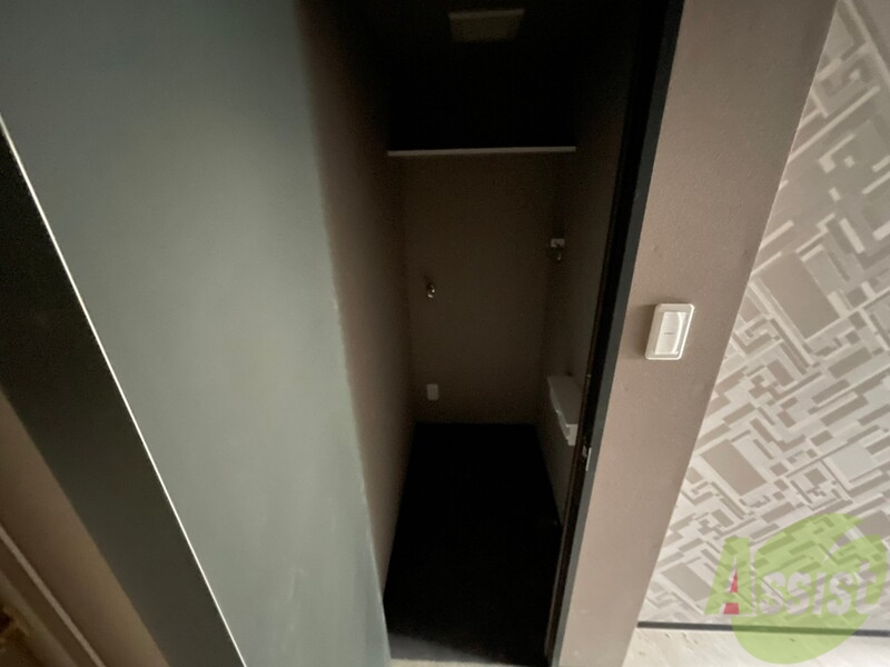 トイレ　トイレです。タオル掛けもついて便利ですね。