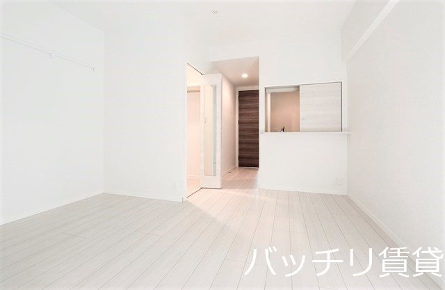 居室・リビング　別号室写真の為現況を優先致します。