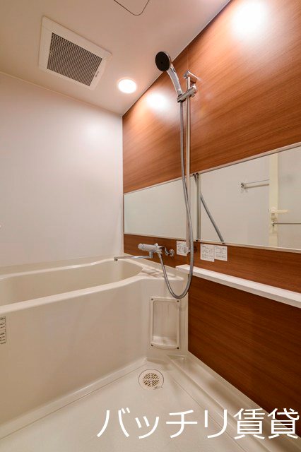 バス・シャワールーム　別号室写真の為現況を優先致します。