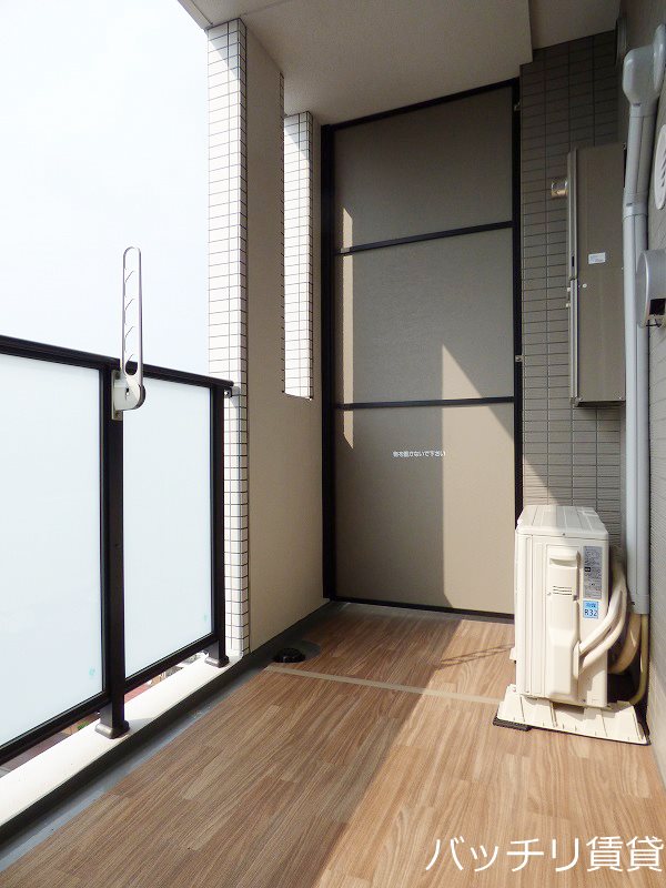 バルコニー　別号室写真の為現況を優先致します。