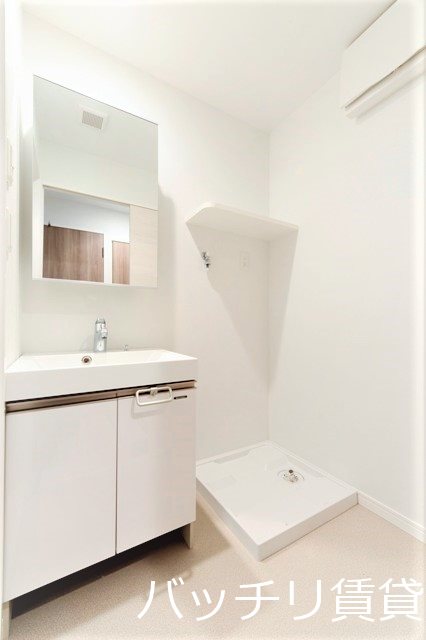 洗面設備　別号室写真の為現況を優先致します。