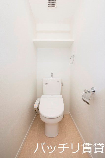 トイレ　別号室写真の為現況を優先致します。