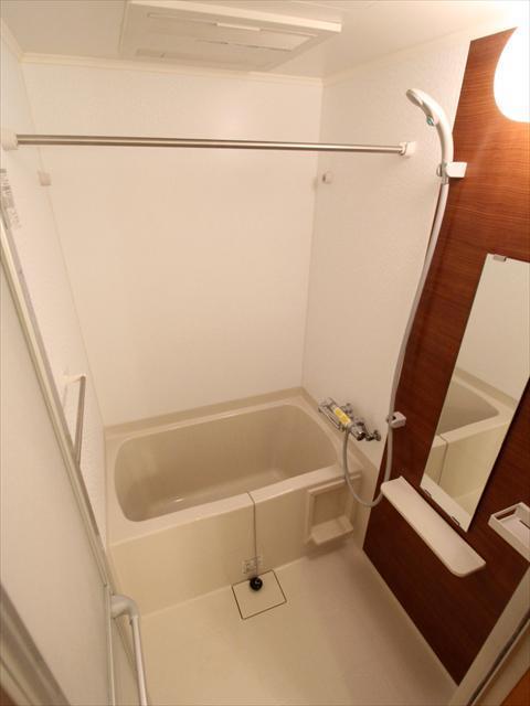 バス・シャワールーム　松山市中一万町　れぐるす中一万　浴室