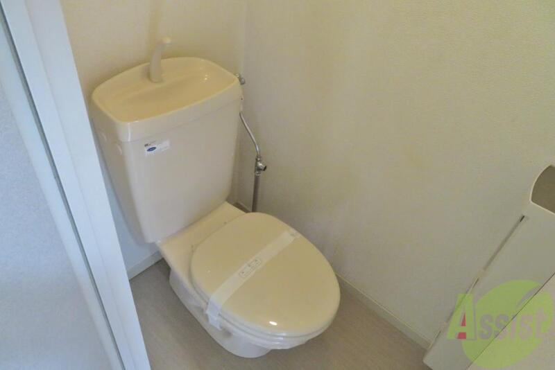 トイレ　トイレはシンプルかつオーソドックスですが清潔感があります。