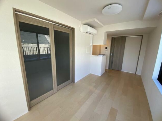 居室・リビング　☆明るい洋室☆