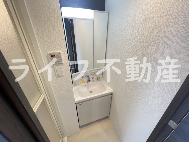 洗面設備　独立洗面台あり、毎朝おしゃれに忙しい女性の方におすすめです