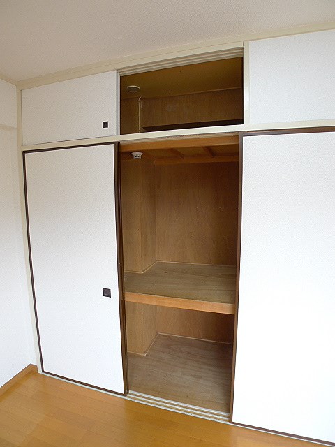 収納　押入れ