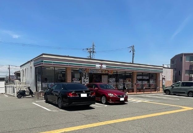 コンビニ　セブンイレブン（コンビニ）まで900m